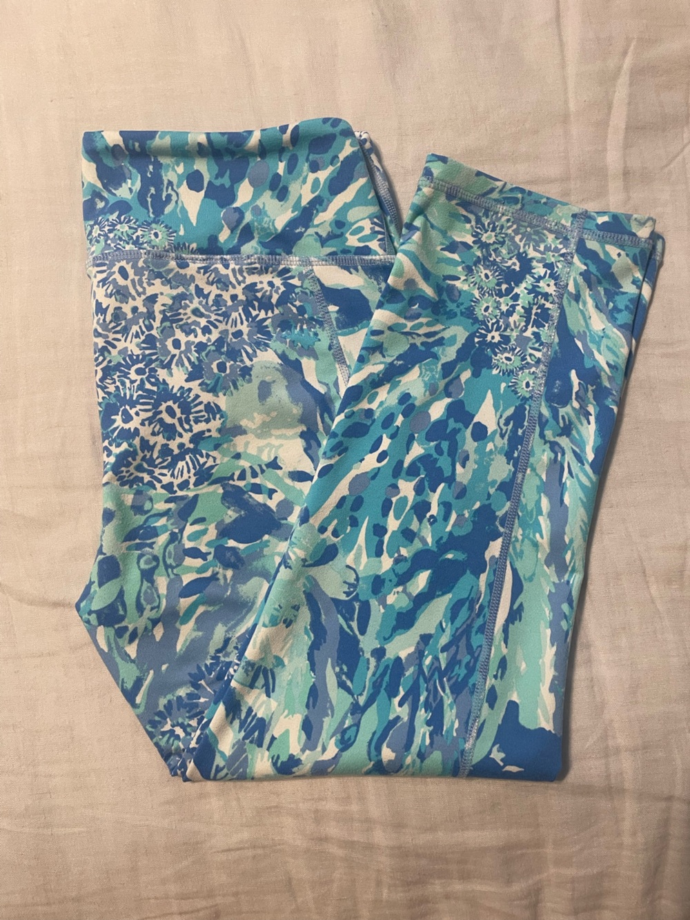 Lilly Pulitzer Light Blue & White Floral Cropped Athletic Luxletic Leggings Sz M